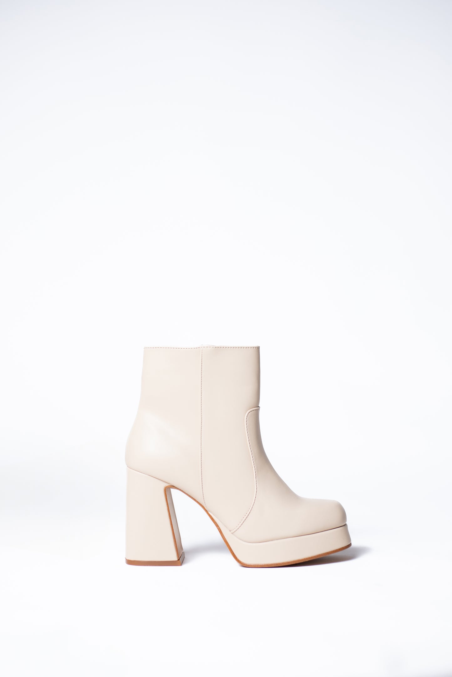 Botas Anika latte 0717